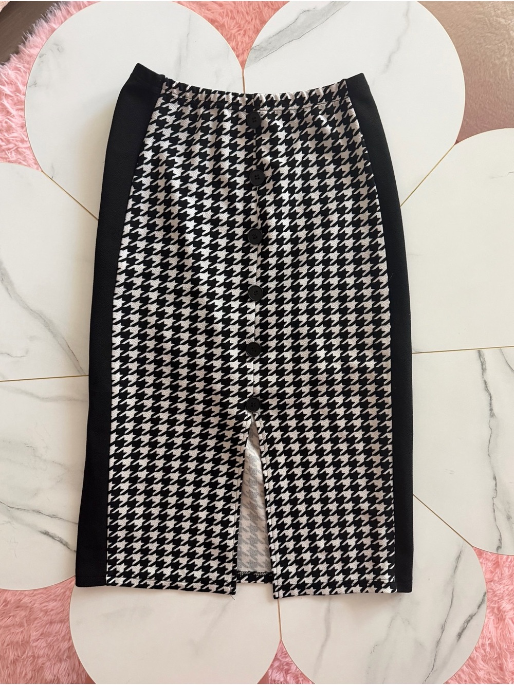Black & White stretchy Houndstooth Button-Front Pencil Skirt